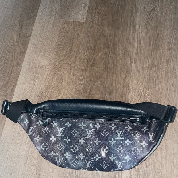 LOUIS VUITTON - Unisex Black/Silver Limited Edition Monogram Galaxy Bumbag - Picture 6 of 12